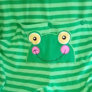 Frog adult pajamas size XL/XG 16-18 with bottom drop for easy bath room breaks